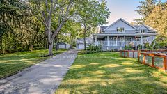 112 Lakeshore Road W, Oro-Medonte, ON L0L 2E0