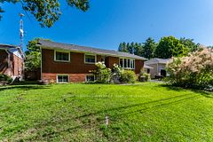 63 Lorne Avenue, Penetanguishene, ON L9M 1H8