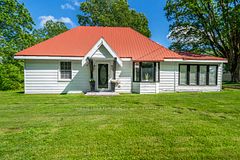 251 Mountain Avenue, Tay, ON L0K 2C0
