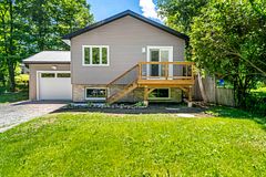 82 McArthur Drive, Penetanguishene, ON L9M 1X3