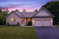 25 Kelley Crescent, Wasaga Beach, ON L9Z 1J3