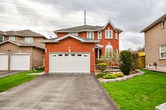 53 Etherington Crescent, Barrie, ON L4N 6Z4