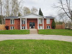 60 Lepage Drive, Penetanguishene, ON L9M 1R5