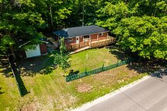 1558 Champlain Road, Tiny, ON L9M 0C1