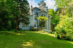 122 Poyntz Street, Penetanguishene, ON L9M 1P4