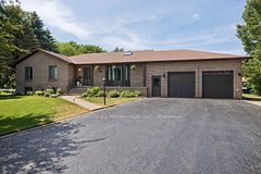 4 Blackburn Avenue, Clearview, ON L0M 1P0