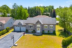 4 Fatima Court, Wasaga Beach, ON L9Z 1K9