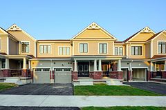 24 Durham Avenue, Barrie, ON L9S 2Z8