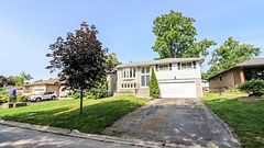 16 Varden Crescent, Barrie, ON L4M 4N9