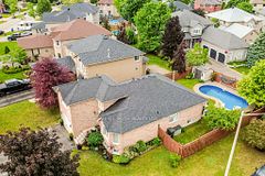 30 McAvoy Drive, Barrie, ON L4N 0P8