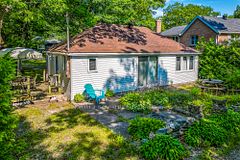 33 Yarwood Road, Tiny, ON L0L 2J0