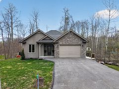 73 Polish Avenue, Penetanguishene, ON L9M 1W8