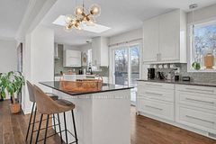 92 SANDRINGHAM Drive, Barrie, ON L4M 7J5