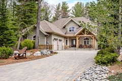 119 Earl Street, Wasaga Beach, ON L9Z 2P5