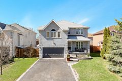 4 Whispering Pine Place, Barrie, ON L4N 9R9