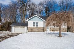 52 Cundles Road E Upper, Barrie, ON L4M 2Z7