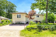 77 Laidlaw Street, Wasaga Beach, ON L9Z 2L2