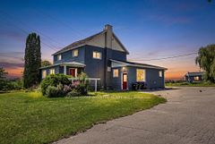 160 Rue Lafontaine Road W, Tiny, ON L9M 0H1