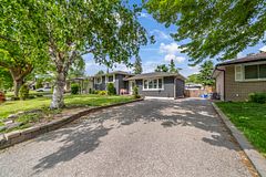 17 Harding Avenue, Barrie, ON L4M 3K1