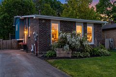 19 Austen Lane, Barrie, ON L4N 4V4