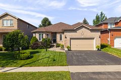 14 Prince George Crescent, Barrie, ON L4N 0K8