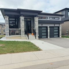92 Berkely Street UPPER, Wasaga Beach, ON L9Z 0K5