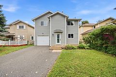 63 Elizabeth Street, Barrie, ON L4N 6M4