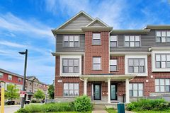 1 Leggott Avenue 38, Barrie, ON L4M 0K7