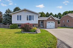 3 Copeland Street, Penetanguishene, ON L9M 1K3