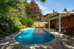 22 Richler Crescent, Barrie, ON L4N 6E6