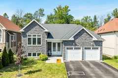 91 Allegra Drive, Wasaga Beach, ON L9Z 1P2