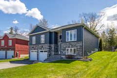 11 Ralph Dalton Boulevard, Tay, ON L0K 2A0