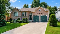 11 Bay Court, Wasaga Beach, ON L9Z 1P7