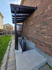 133 The Queensway Way Lower, Barrie, ON L4M 0B4