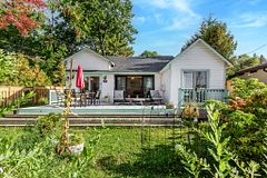7 Oliver Drive, Tiny, ON L0L 2J0