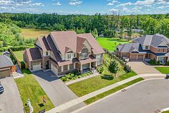 19 Redmond Crescent, Springwater, ON L9X 1Z8
