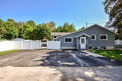 25 Lucy Street, Penetanguishene, ON L9M 1K7