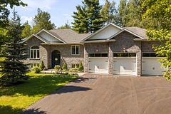 1370 Rimkey Crescent, Severn, ON L3V 0E9