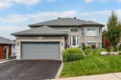 13 Charles Street, Penetanguishene, ON L9M 2G6