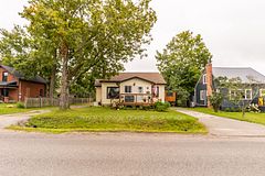 22 Creighton Street S, Orillia, ON L3V 1A8