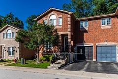 38 Kenwell Crescent 9, Barrie, ON L4N 0Z6
