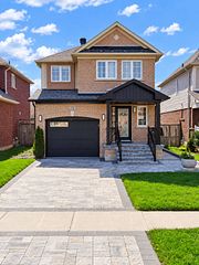 28 Versailles Crescent, Barrie, ON L4M 0B8