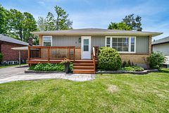 7 Oakley Park Square, Barrie, ON L4M 2J9