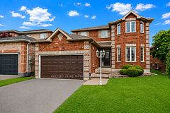 17 CROMPTON Drive, Barrie, ON L4M 6N1