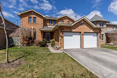 38 Bishop Drive, Barrie, ON L4N 6Y4