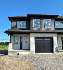 30 Strath Crescent, Springwater, ON L0L 1P0