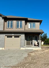 20 Strath Crescent, Springwater, ON L0L 1P0