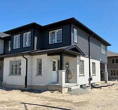 23 Strath Crescent, Springwater, ON L0L 1P0
