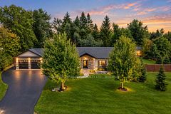 5 Keyzer Drive, Oro-Medonte, ON L3V 8N7