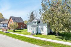 16 Peel Street, Penetanguishene, ON L9M 1A6
